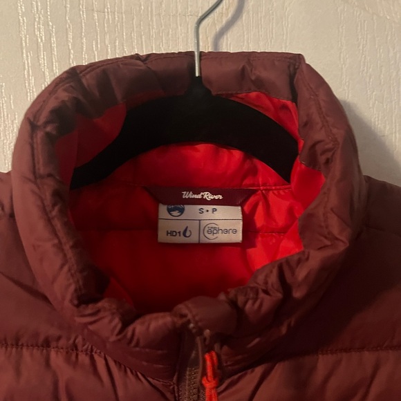 Wind River Women's Burgundy Puffer Vest Small - Picture 3 of 7